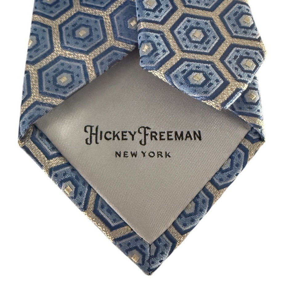 Hickey Freeman Mens Blue Yellow Silk Medallion Tie and Handkerchief Box Set New - Picture 3 of 8